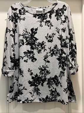 NWT Karen Scott Gray Top with Black Floral Print with 3/4 Sleeves